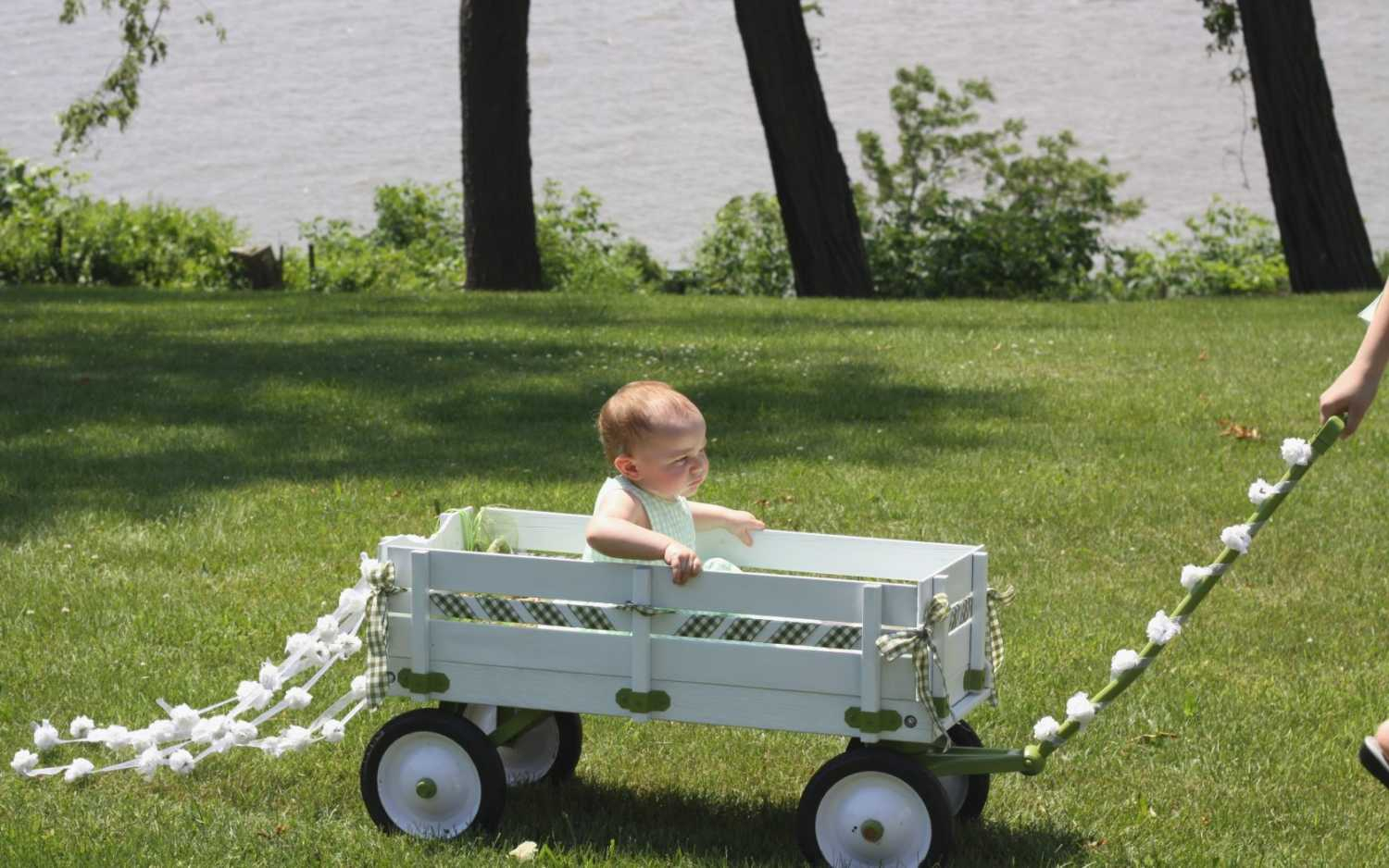 Decorating Wagon For Baby In Wedding How To Decorate A Wagon For A