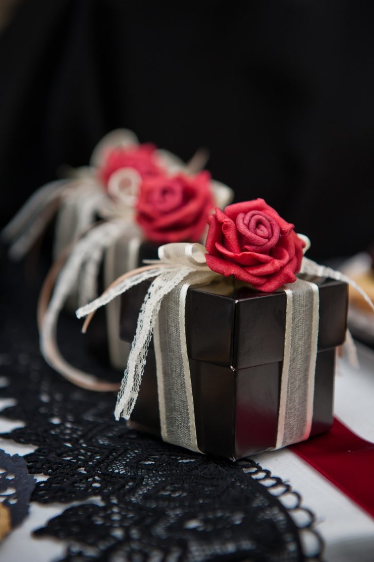 Red And Black Wedding Decorations 30 Red And Black Wedding Decor Ideas ...